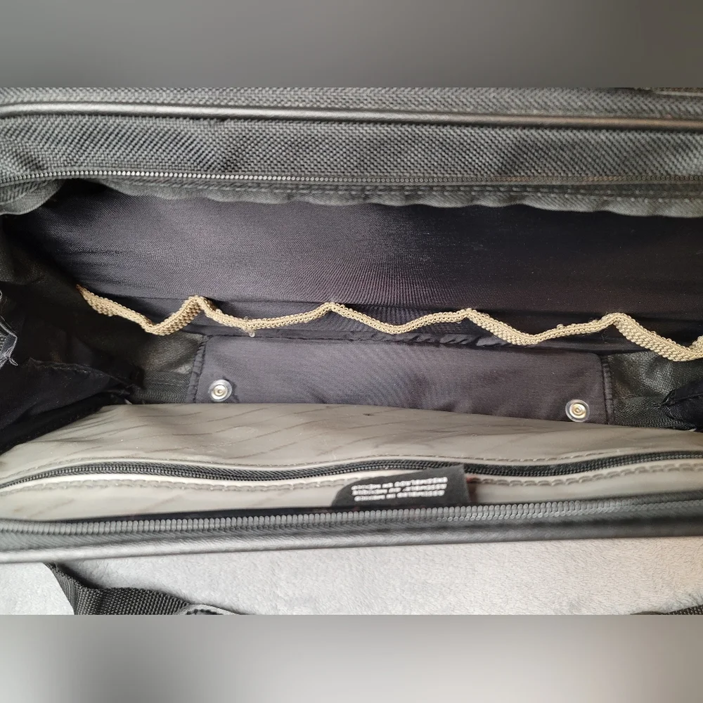Samsonite Black Travel Tote Carry-On Bag Overnight Business Briefcase 17